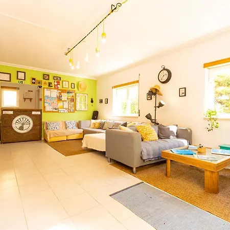 Pineapple Surf House * Атогиа-да-Балейя