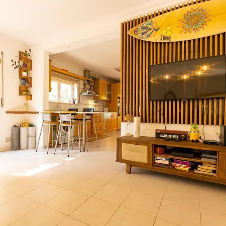 Хостел Pineapple Surf House *