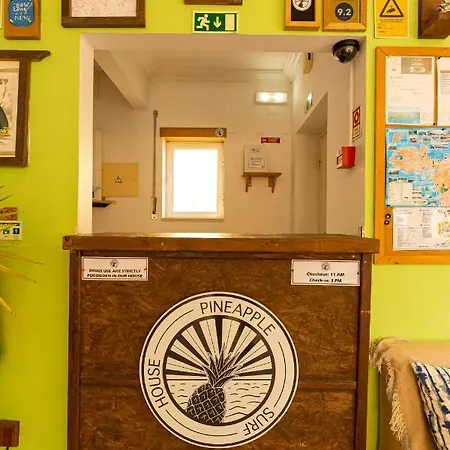 Pineapple Surf House Хостел