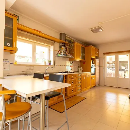 Pineapple Surf House * Атогиа-да-Балейя