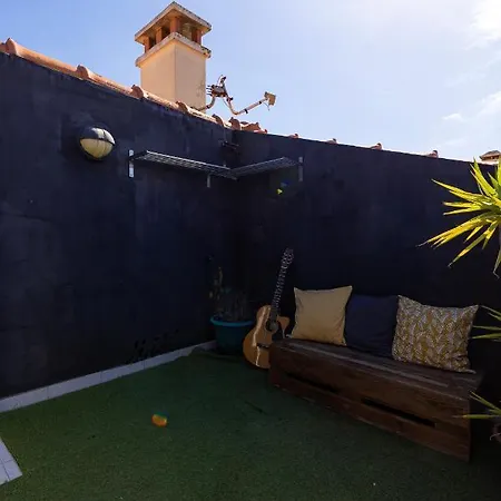 Хостел Pineapple Surf House
