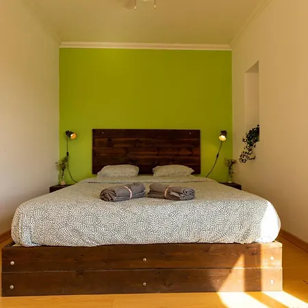 Pineapple Surf House *