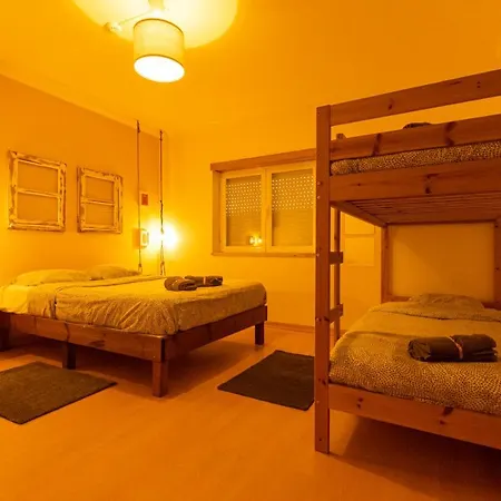 Pineapple Surf House * Атогиа-да-Балейя