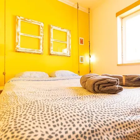 Pineapple Surf House *