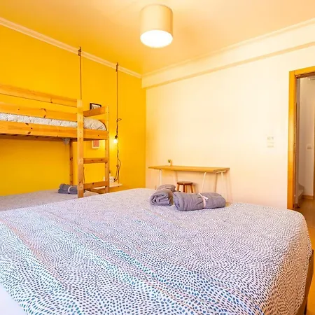 Хостел Pineapple Surf House Атогиа-да-Балейя