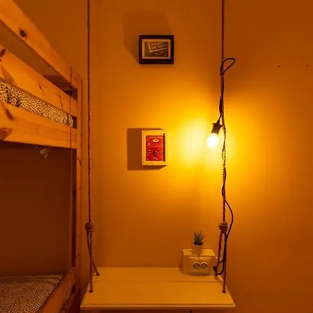 Хостел Pineapple Surf House Атогиа-да-Балейя