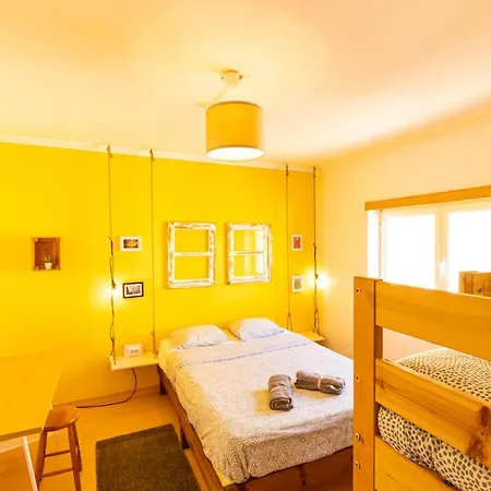 Хостел Pineapple Surf House