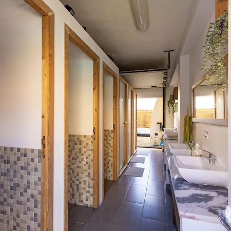 호스텔 Pineapple Surf House 아토우기아다발레이아