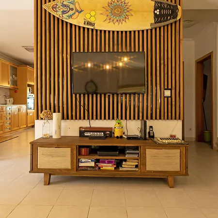 Pineapple Surf House 호스텔 *