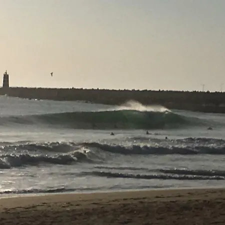 Pineapple Surf House 호스텔 아토우기아다발레이아