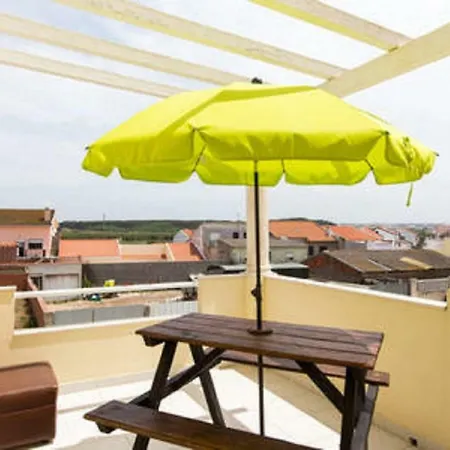 Pineapple Surf House 호스텔 *