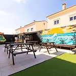 Pineapple Surf House Hostel