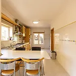 Pineapple Surf House Hostel