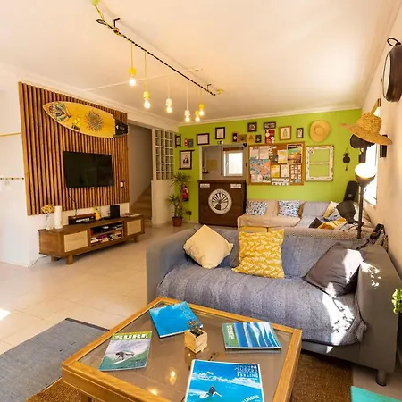 Pineapple Surf House Hostel