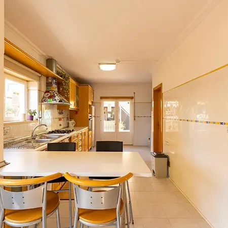 Pineapple Surf House Hostel Atouguia Da Baleia