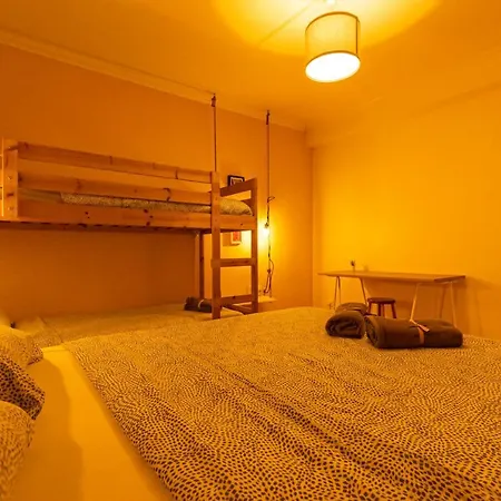 Pineapple Surf House アトウギア・ダ・バレイア