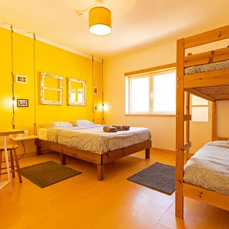 Pineapple Surf House *