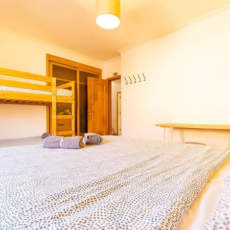 Pineapple Surf House Hostel *