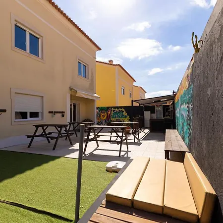 ホステル Pineapple Surf House