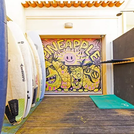 Pineapple Surf House アトウギア・ダ・バレイア