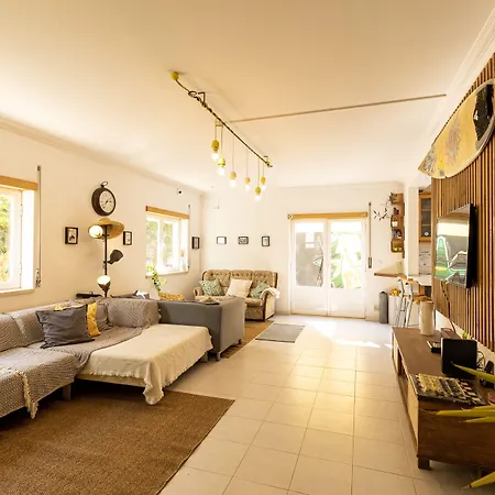 Pineapple Surf House