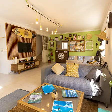 Pineapple Surf House Hostel Atouguia Da Baleia