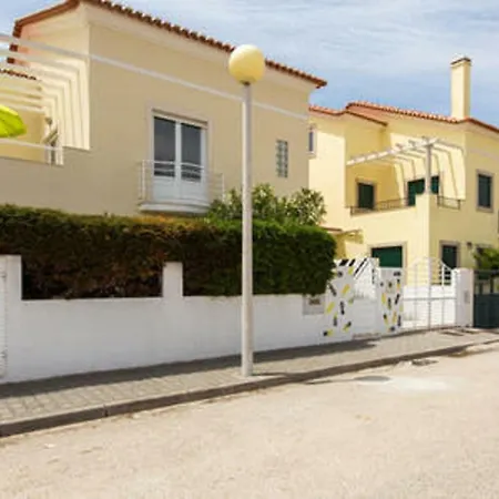 Pineapple Surf House Atouguia Da Baleia